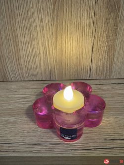 Flower shaped glass tea light holder. Leonardo
