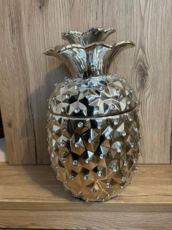 DEKO Ananas auch als Vase verwendbar