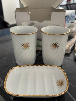 Bathroom set 1 soap container 2 toothbrush cups like new